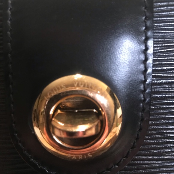 💕HP🍾 FIRM EUC Louis Vuitton Vintage Cluny Bucket #VI0965 - Picture 4 of 16